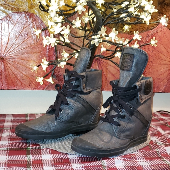 Palladium Ecuador Hidden Heel Fold Over Boots - Picture 1 of 8
